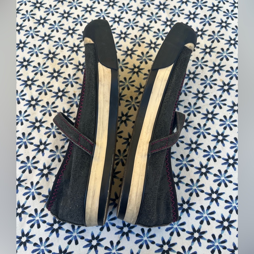Keen Black Mary Jane Sneakers 9.5 - Picture 3 of 6